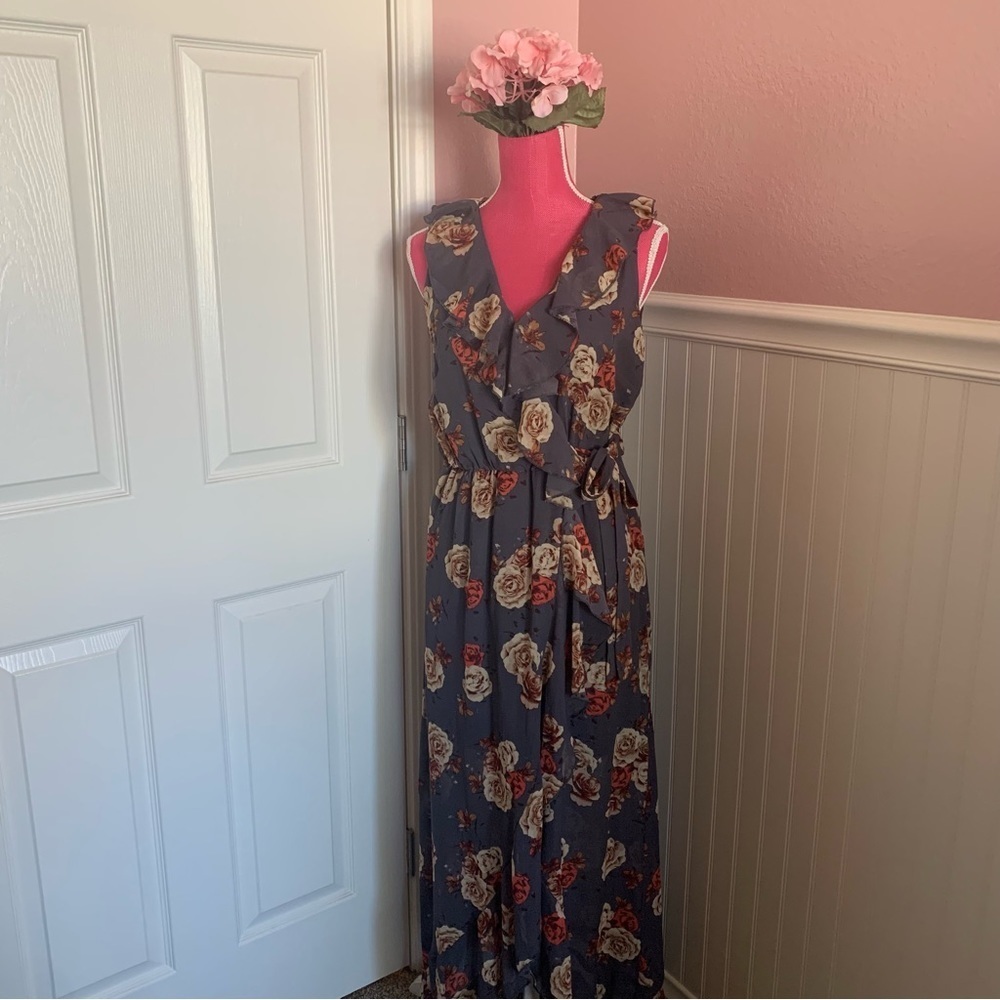 Grey Floral V-Neck Ruffled Dress with side Tie, Chiffon, size M